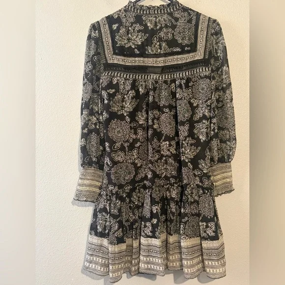 VERONICA BEARD
Nadila Black Print Long Sleeve Dress
$695 - Picture 6 of 7